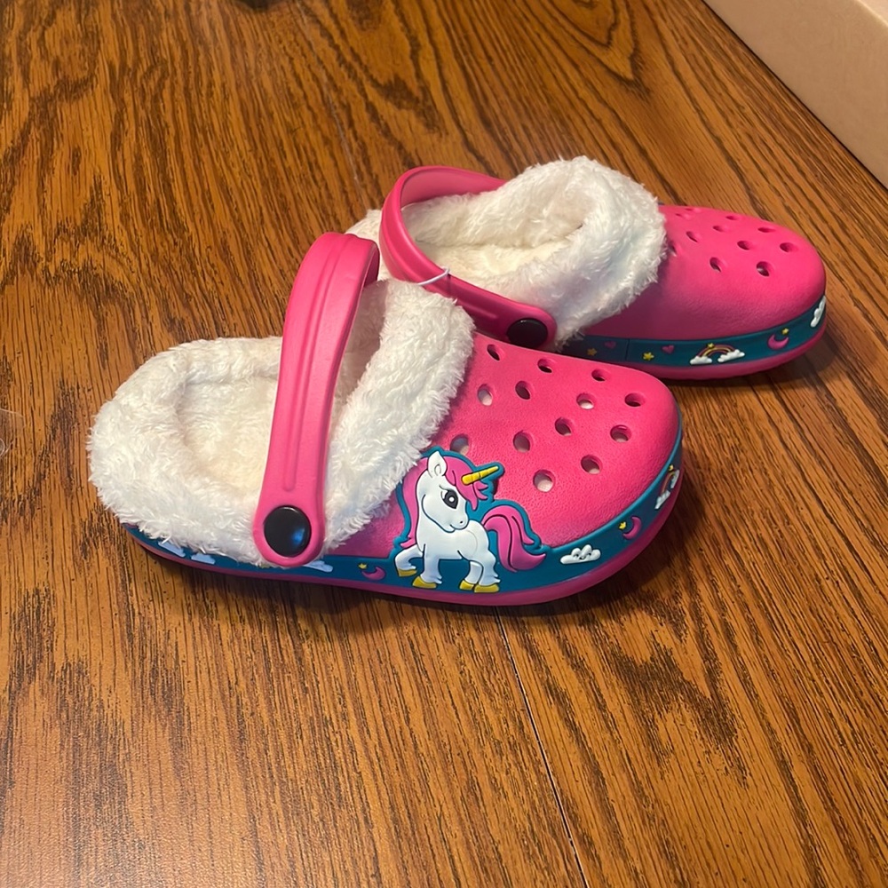 OHSNMAKSL Toddler Lined Clogs, warm and lined, kid size 11.5.